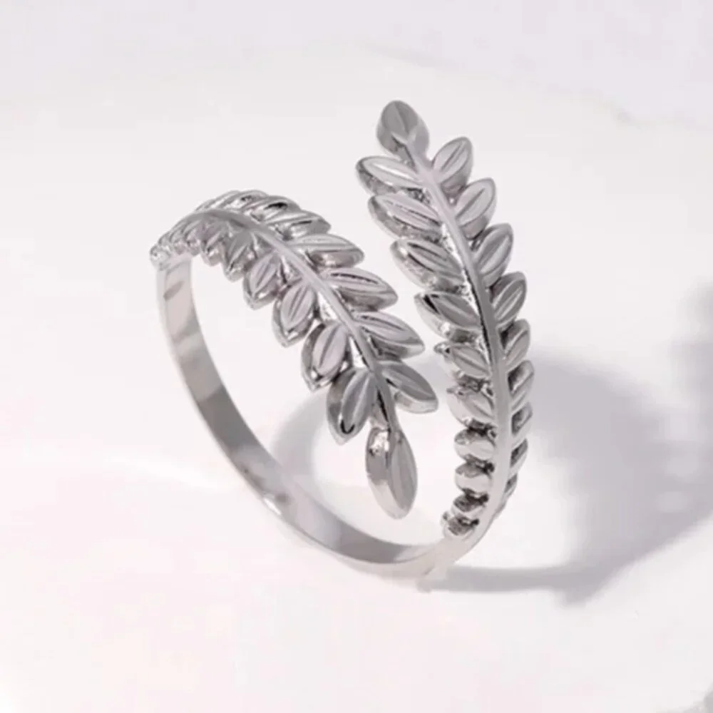 18k Gold Elegant Adjustable Geometric Leaf Ring